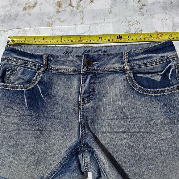 Jean cutoff shorts in excellent condition, size 13 Embellished back pockets - Picture 3 of 4